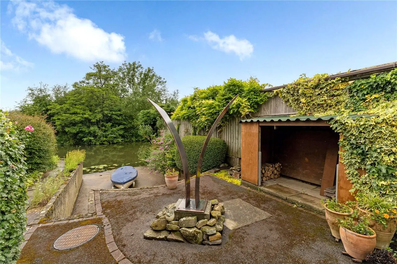 Bath Road, Swineford, BS30, photo 18