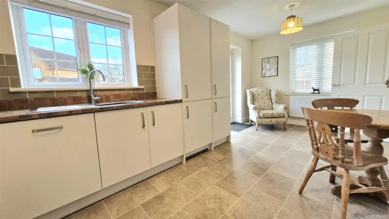 Brewton Drive, Deeping St James, photo 5