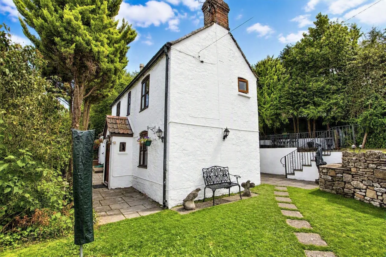 Butt Lane, Thornbury, photo 3