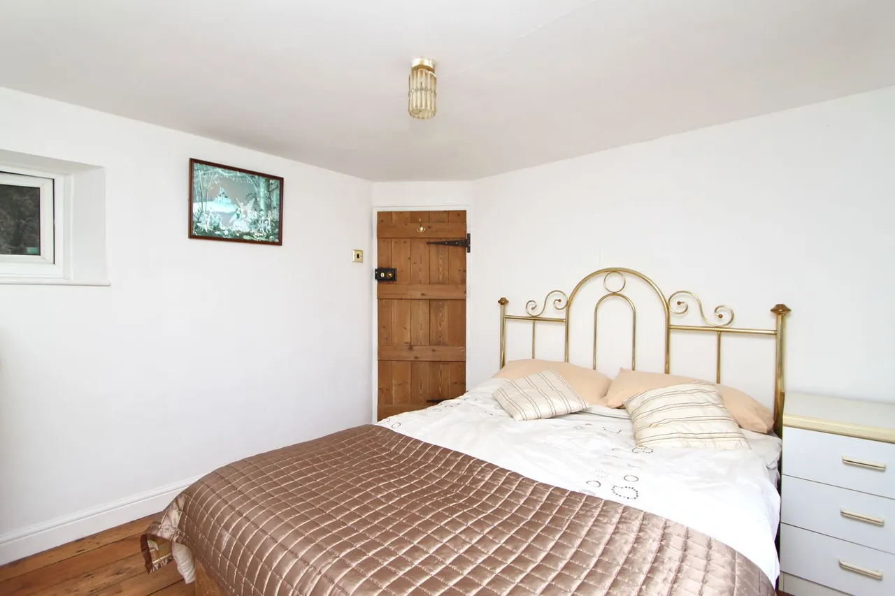 Butt Lane, Thornbury, photo 12