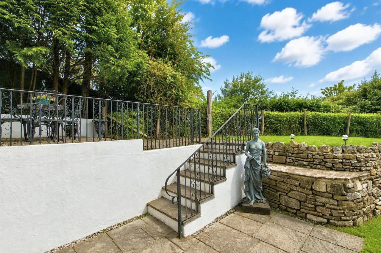 Butt Lane, Thornbury, photo 7