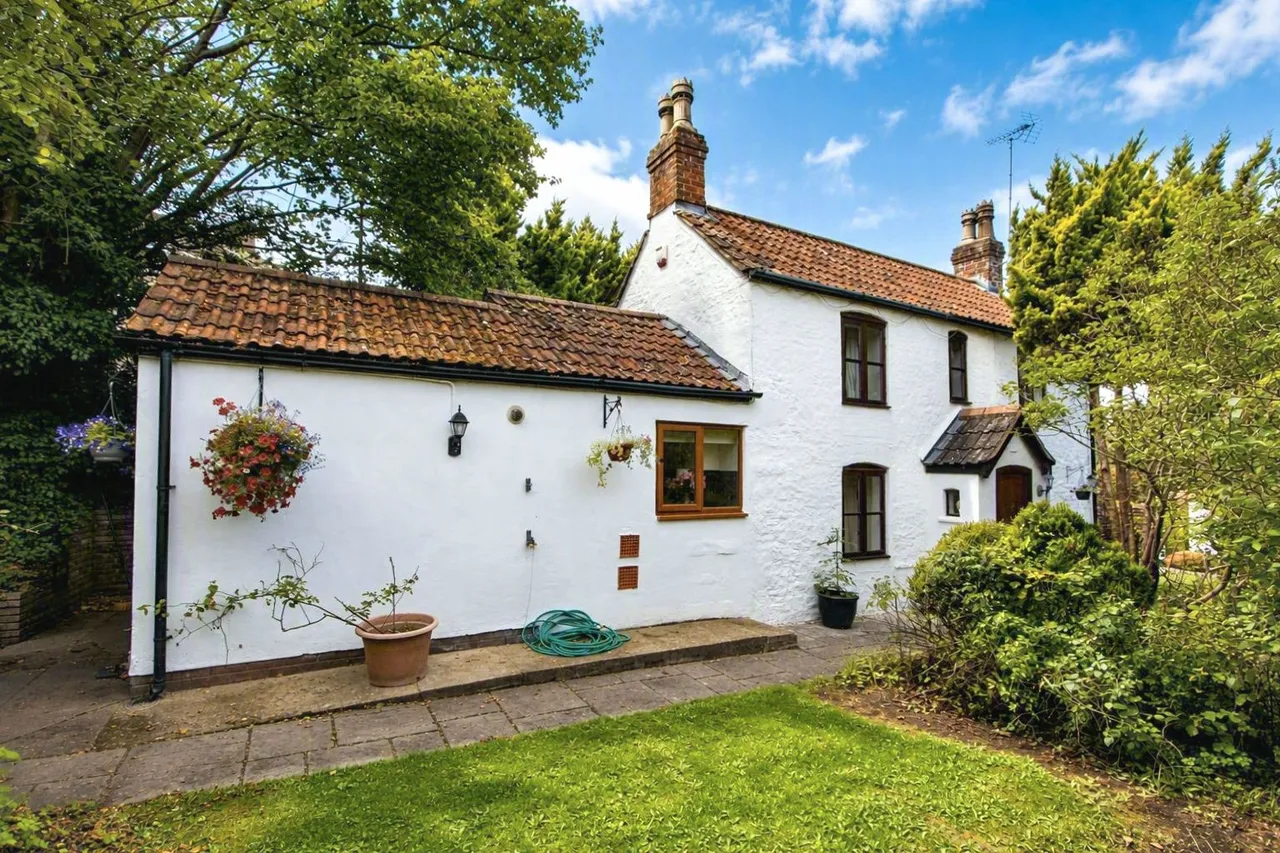 2 bed house for sale, Butt Lane, Thornbury