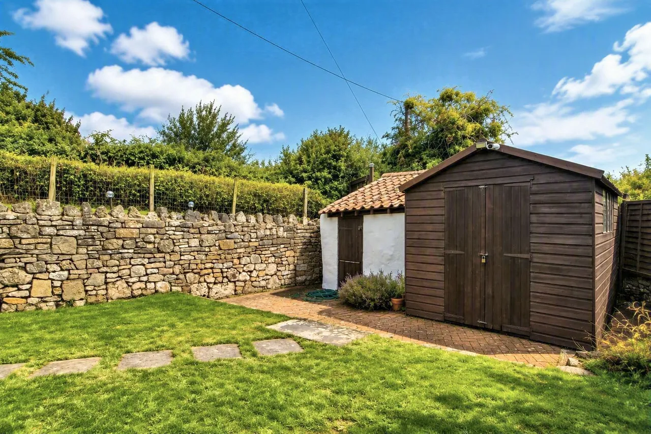 Butt Lane, Thornbury, photo 6