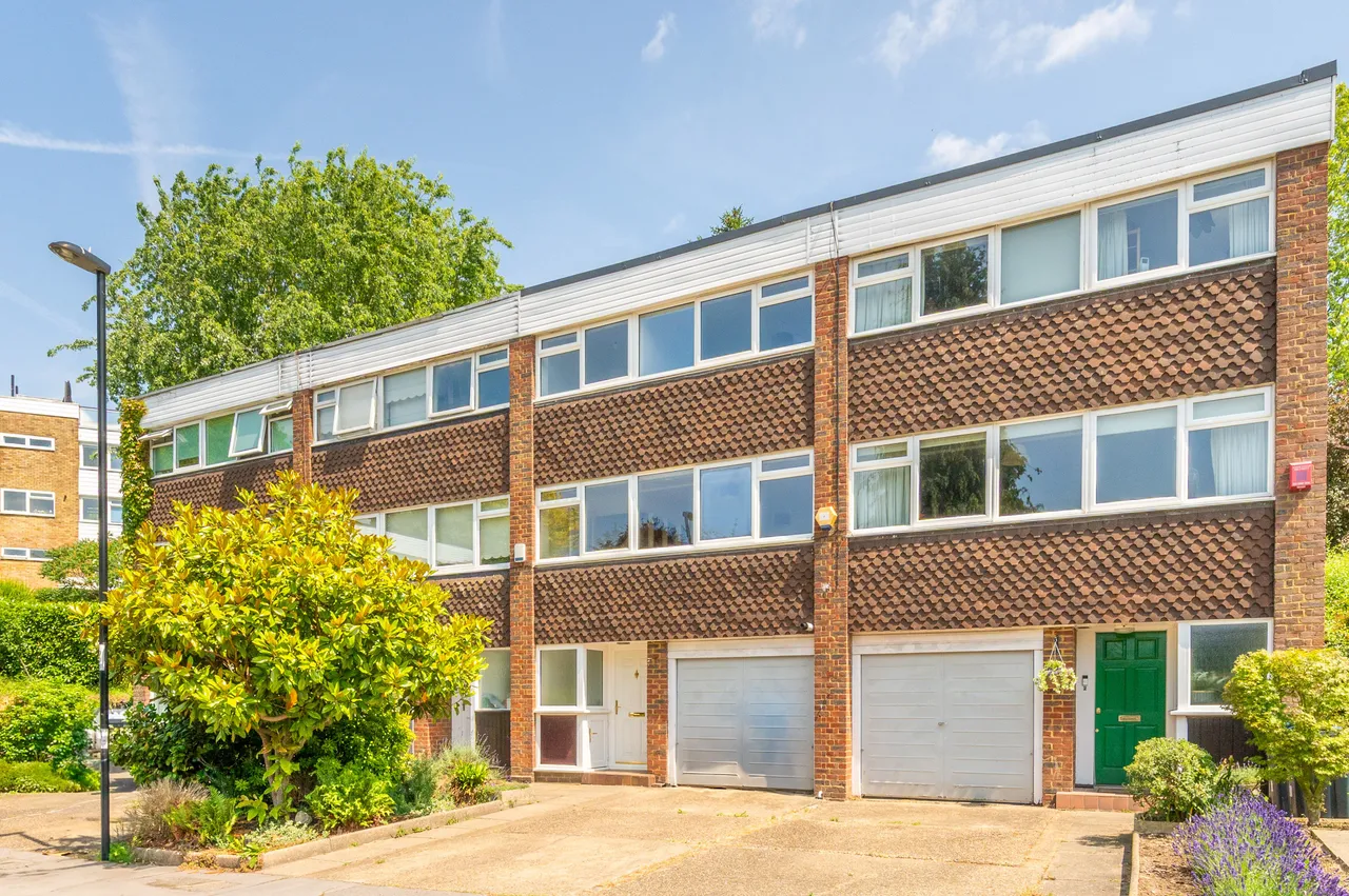 4 bed house for sale — 4 Chichele Gardens, Croydon