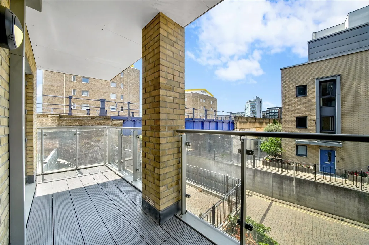 Vitruvian Court, Limehouse Basin, E14, photo 5