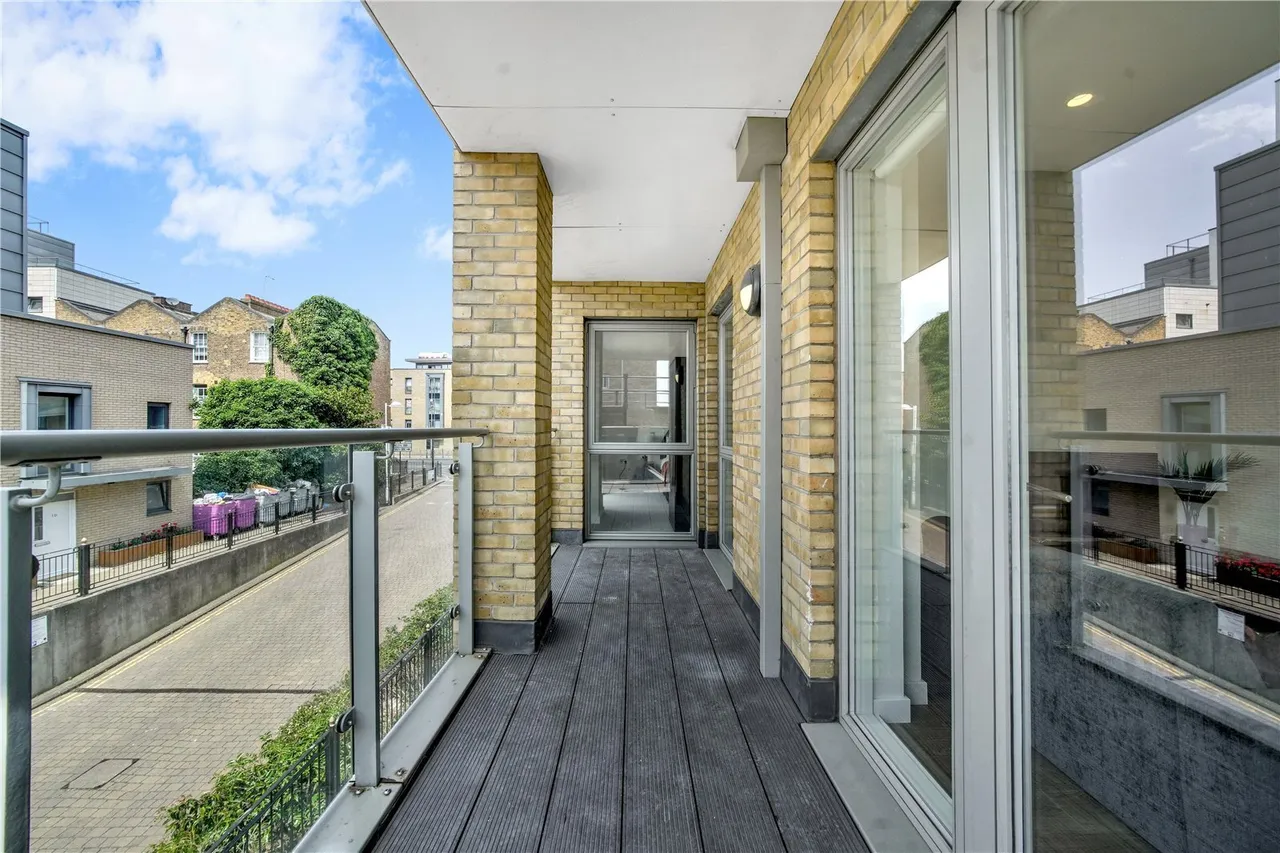 Vitruvian Court, Limehouse Basin, E14, photo 4