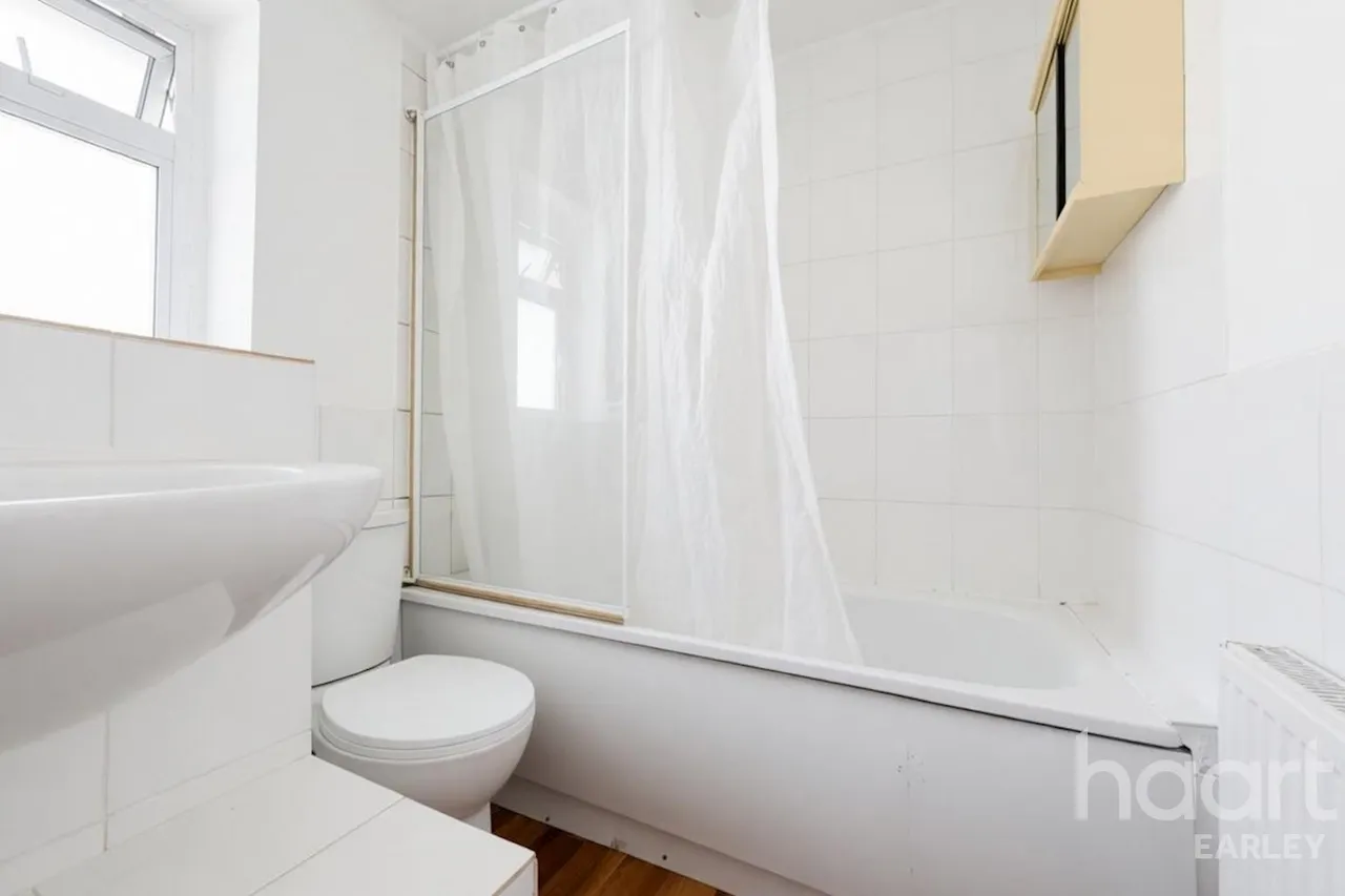 Nelson Road, RG4, photo 7