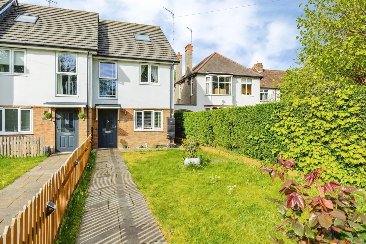 3 bed house for sale, Harlestone Road, Northampton, NN5