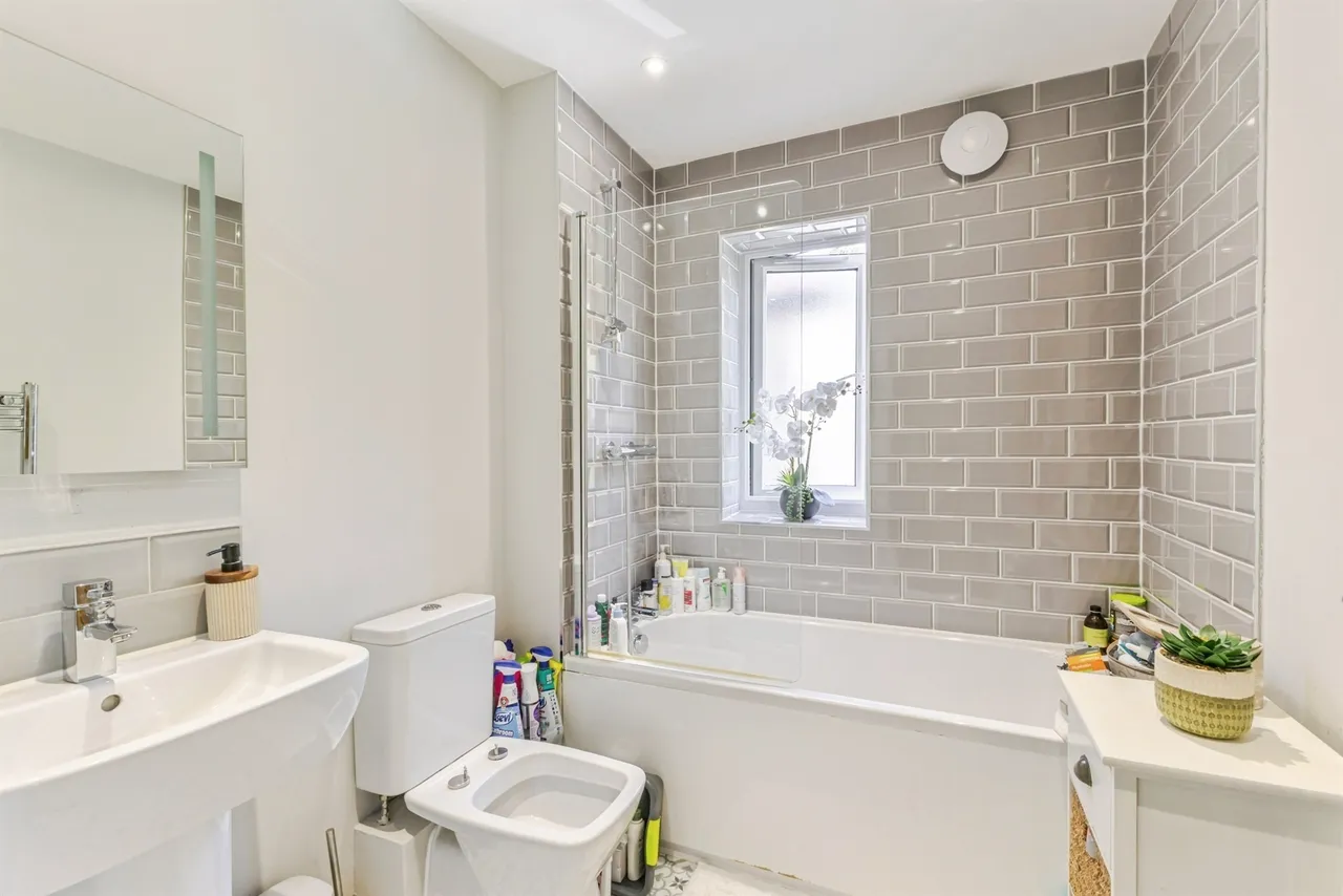Harlestone Road, Northampton, NN5, photo 14