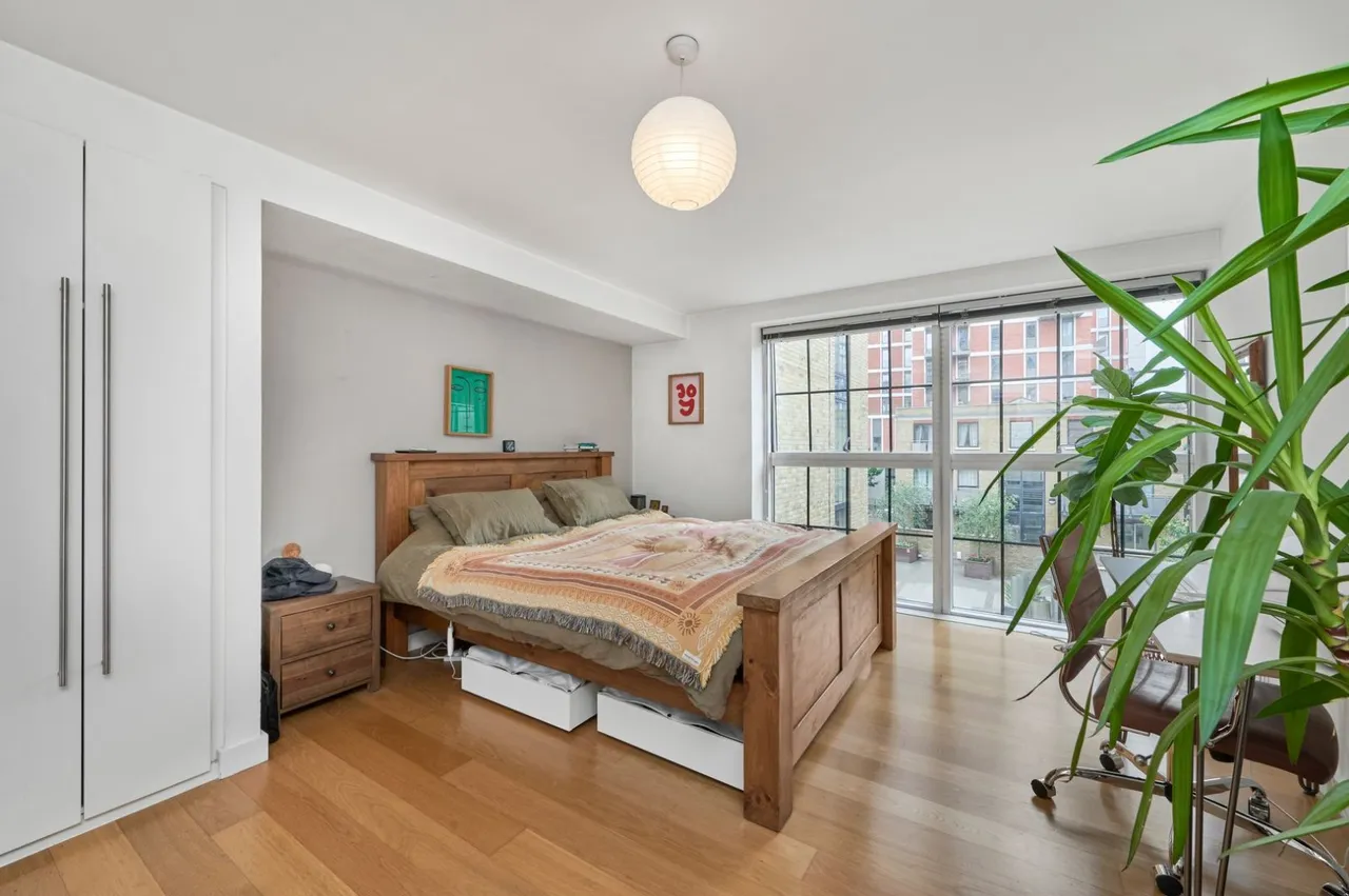 York Road, London, SW11, photo 2