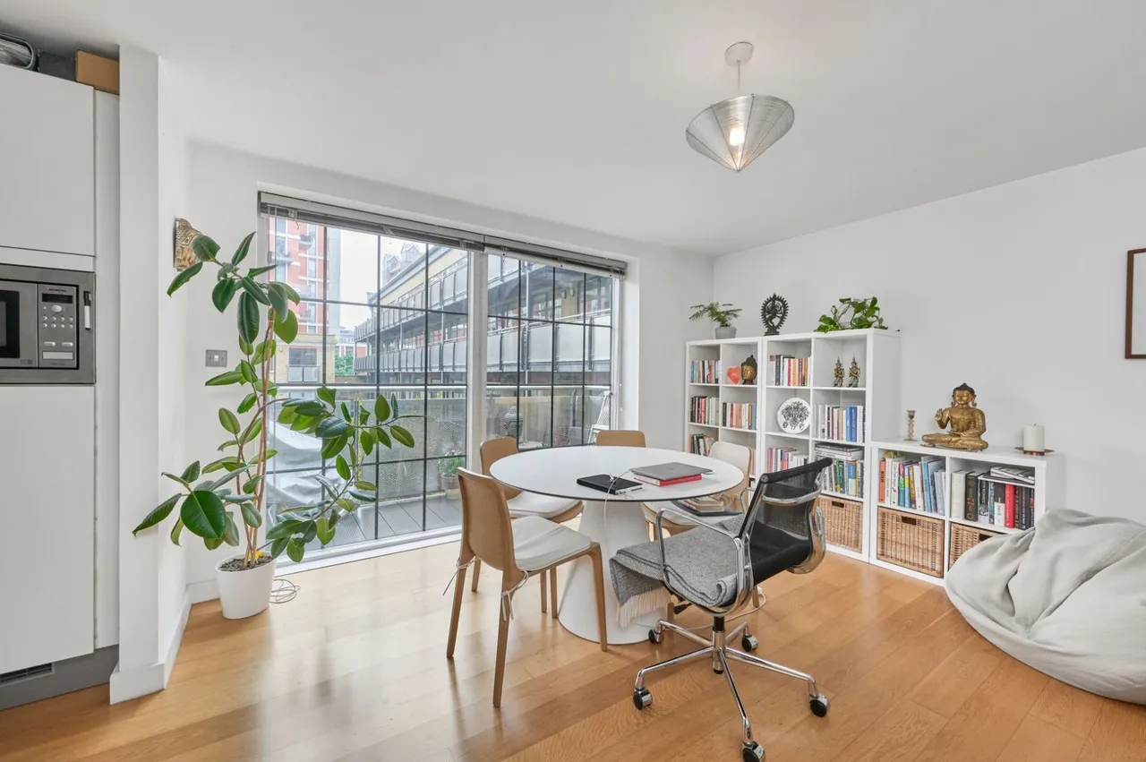 York Road, London, SW11, photo 11