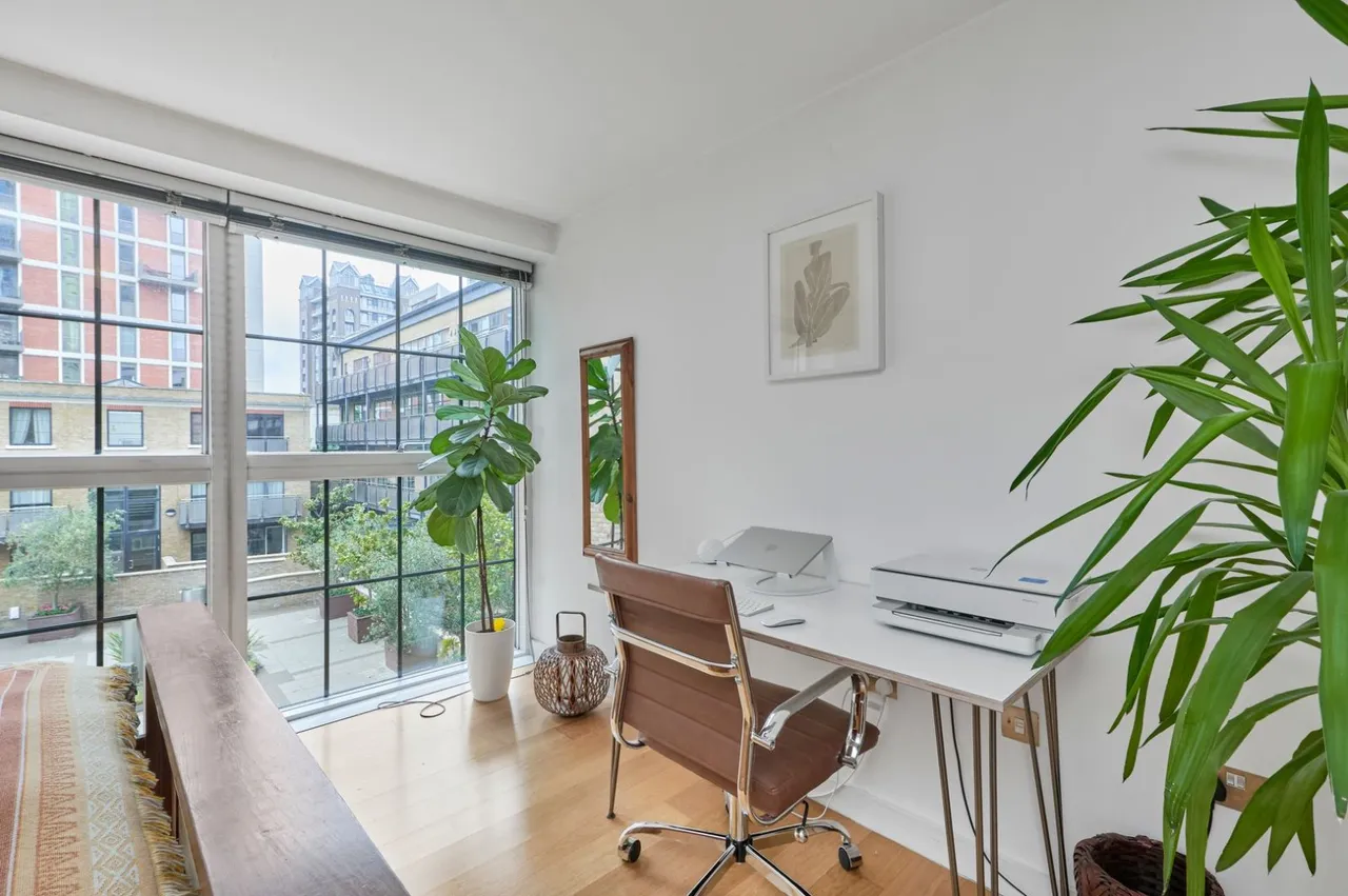 York Road, London, SW11, photo 8