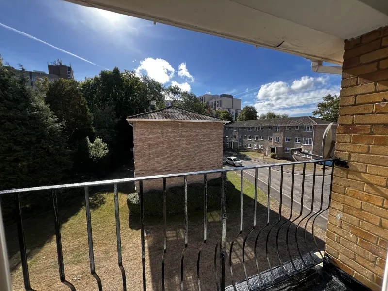 Waters Drive, Staines, TW18, photo 5