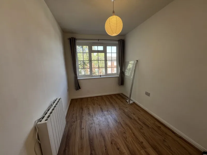 Waters Drive, Staines, TW18, photo 9