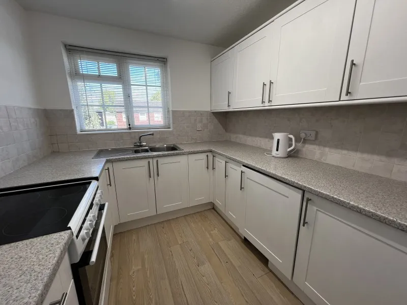 Waters Drive, Staines, TW18, photo 2