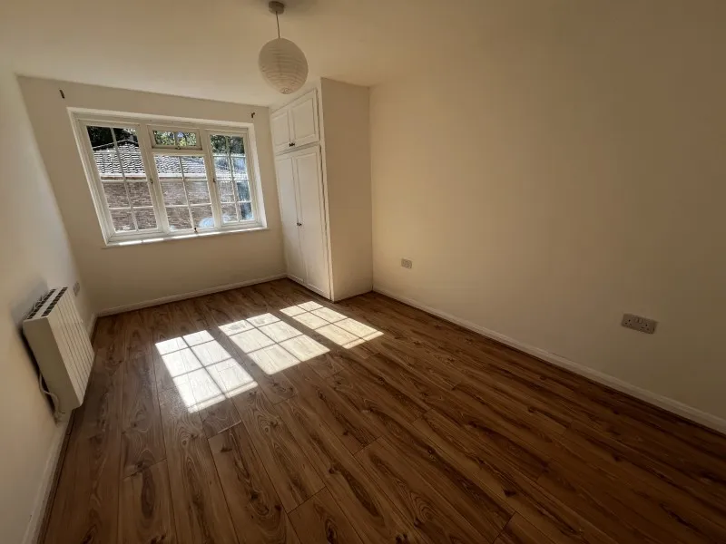 Waters Drive, Staines, TW18, photo 6