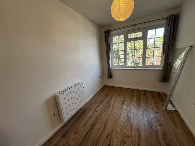 Waters Drive, Staines, TW18, photo 7