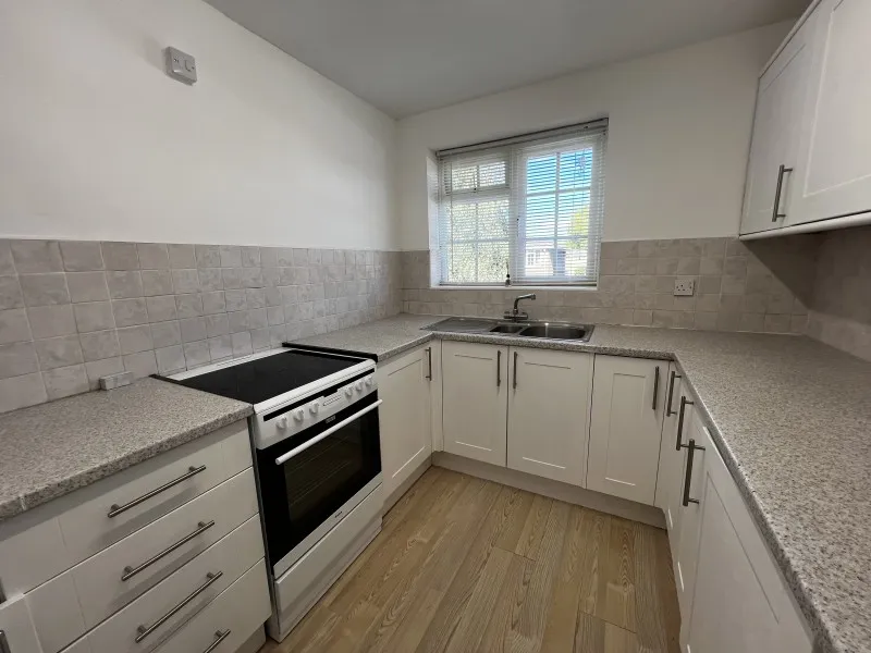 Waters Drive, Staines, TW18, photo 8