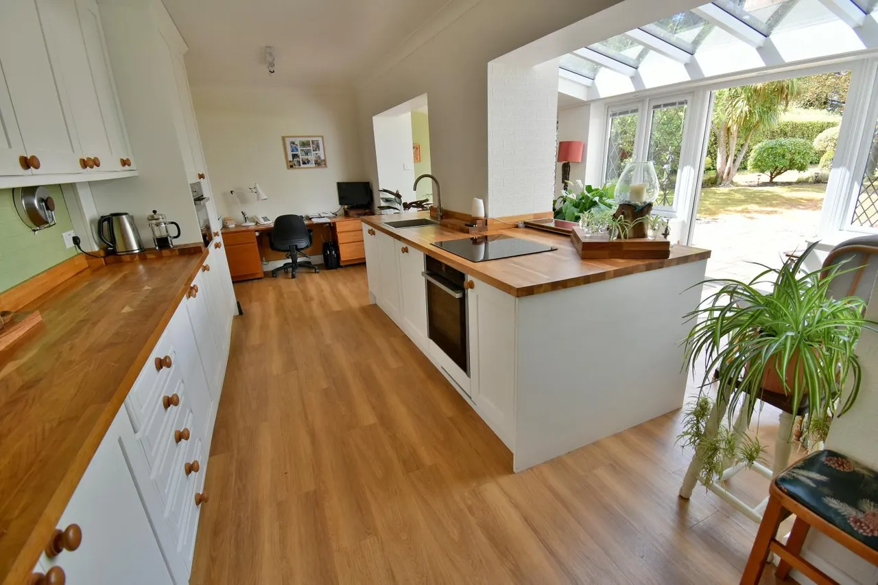 Dudsbury Road, BH22, photo 6