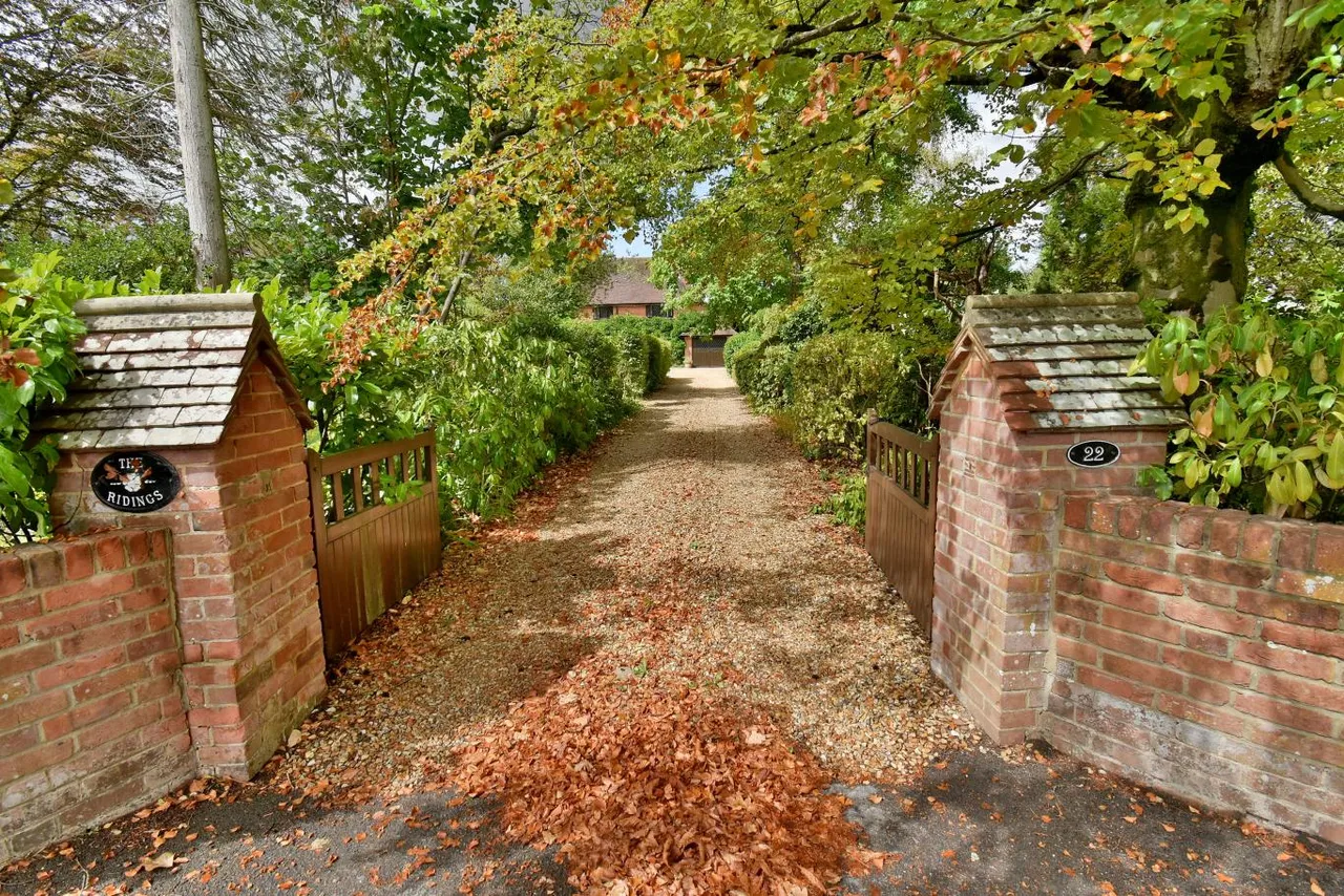 Dudsbury Road, BH22, photo 4