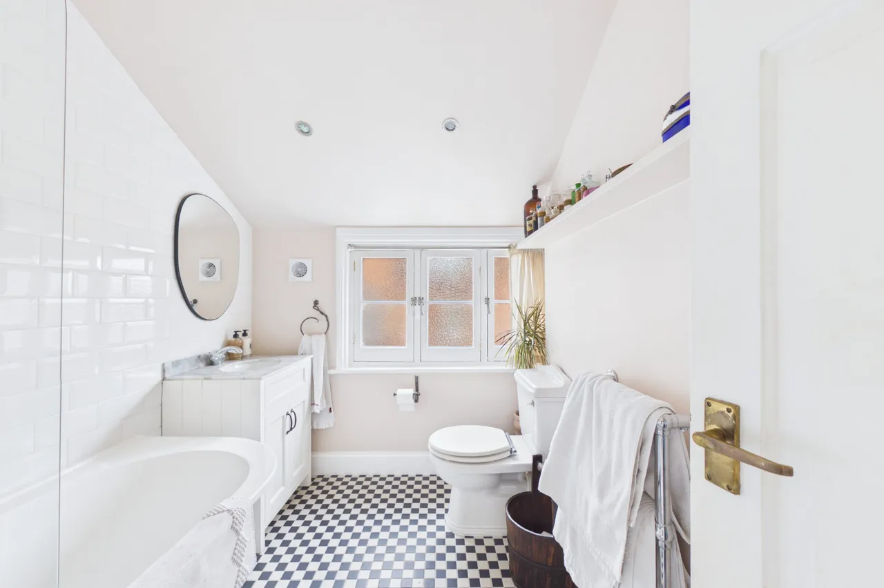 Onslow Gardens, London, N10, photo 6