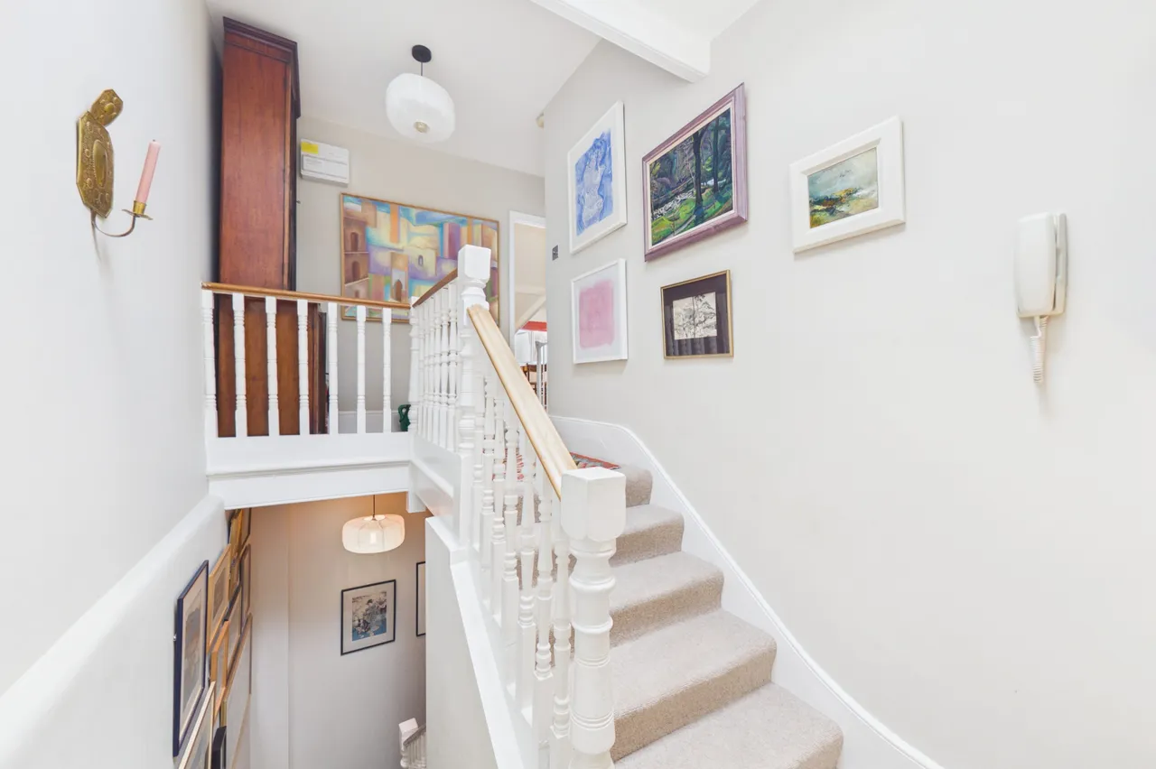 Onslow Gardens, London, N10, photo 10