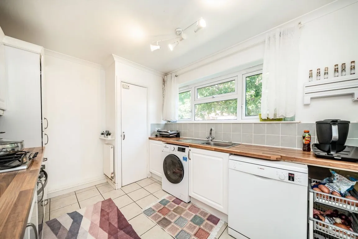 Queenswood Avenue, TW12, photo 3