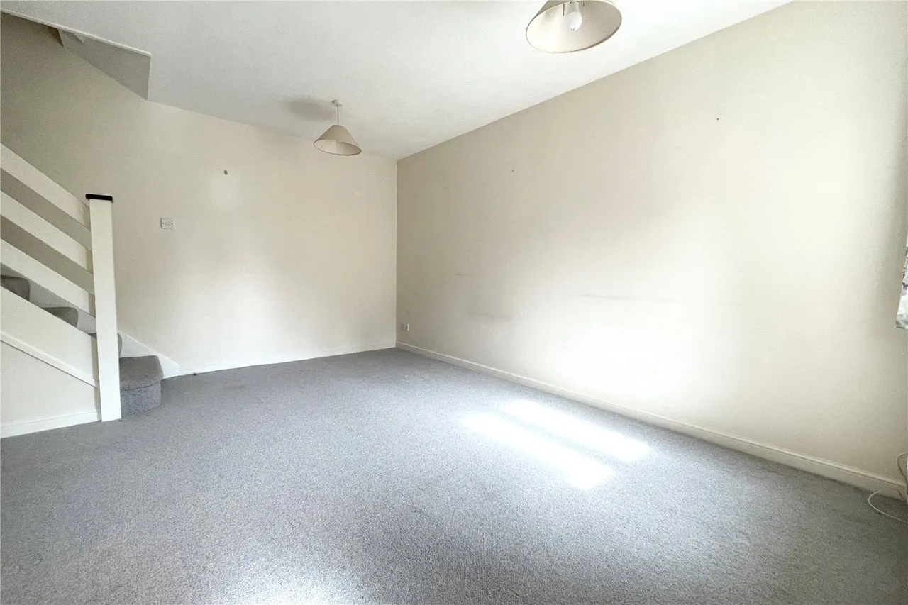 Oak Ridge, West End, Woking, Surrey, GU24 9PJ, photo 3