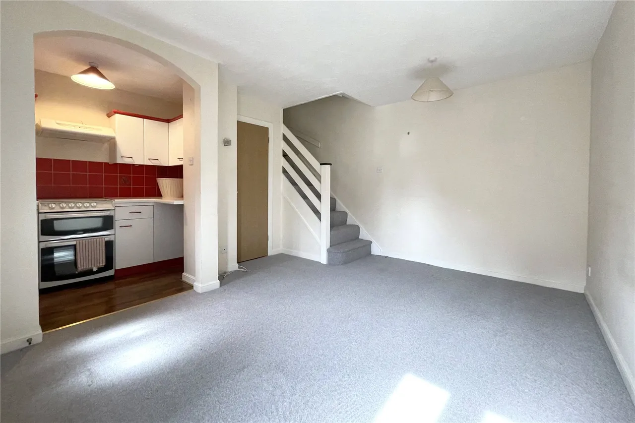 Oak Ridge, West End, Woking, Surrey, GU24 9PJ, photo 4