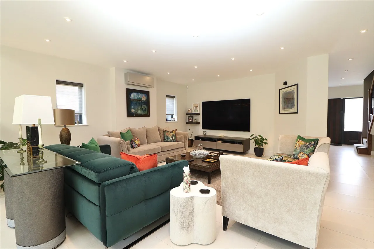 Deacons Hill Road, Elstree, Borehamwood, Hertfordshire, WD6 3JG, photo 5
