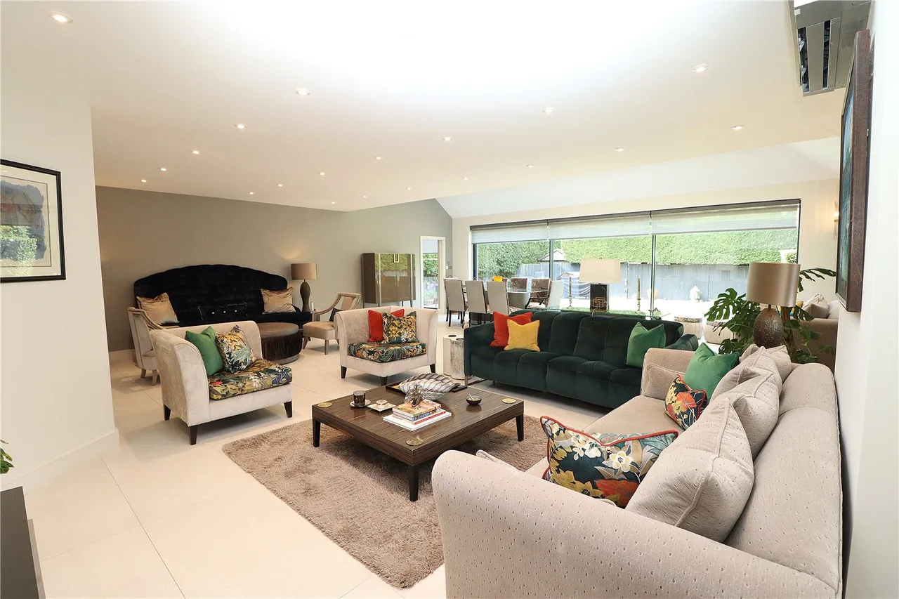 Deacons Hill Road, Elstree, Borehamwood, Hertfordshire, WD6 3JG, photo 4
