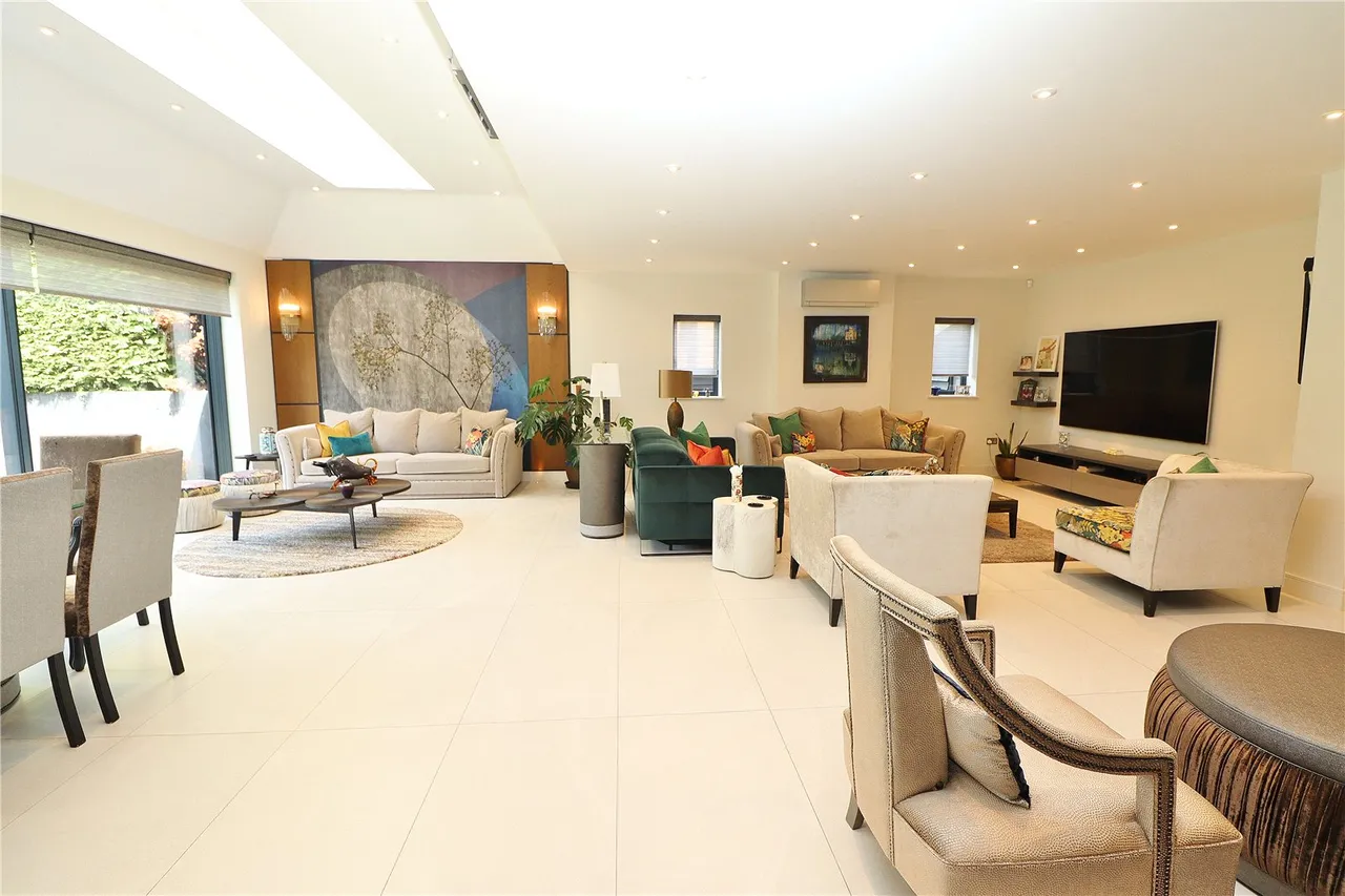 Deacons Hill Road, Elstree, Borehamwood, Hertfordshire, WD6 3JG, photo 6