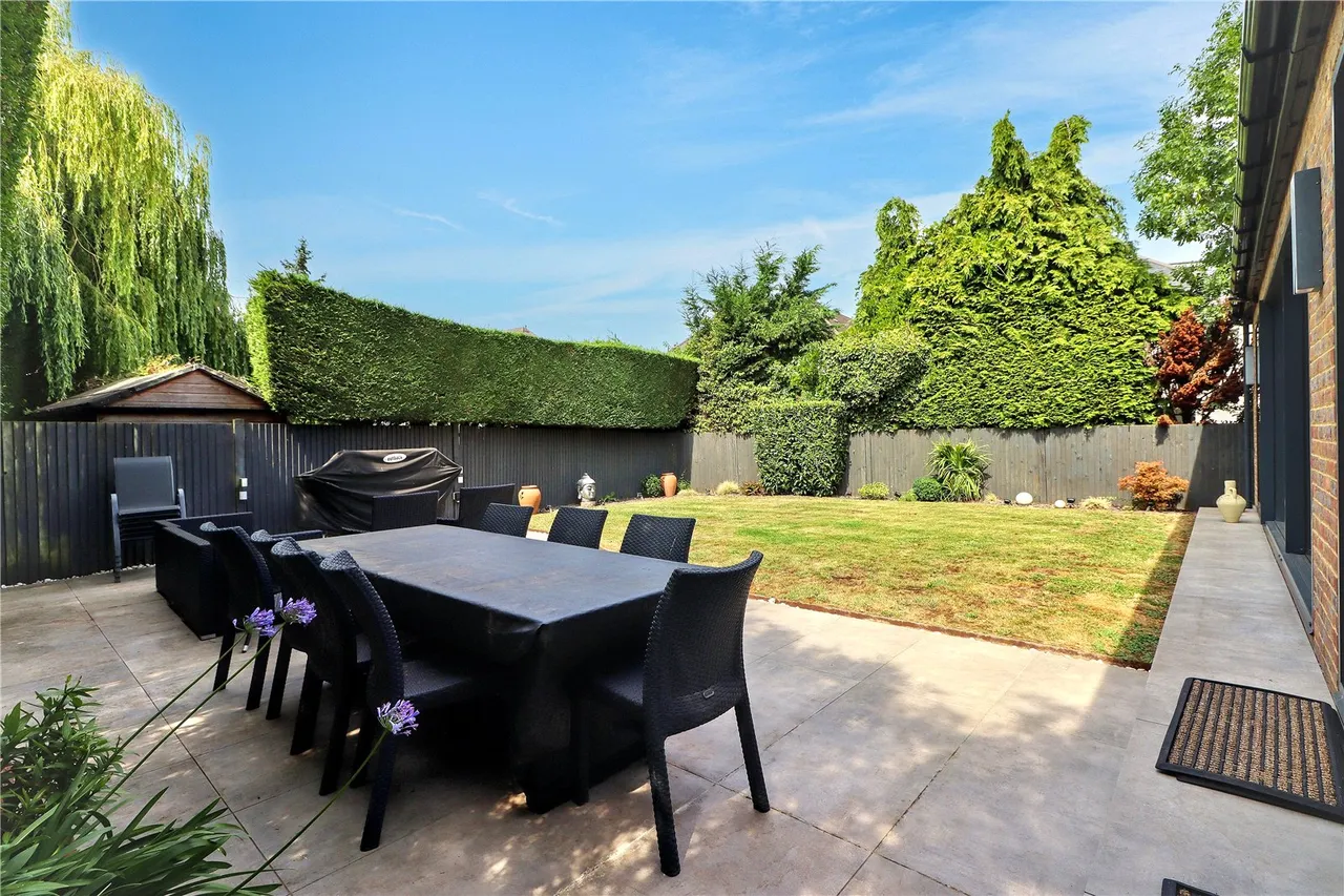 Deacons Hill Road, Elstree, Borehamwood, Hertfordshire, WD6 3JG, photo 25