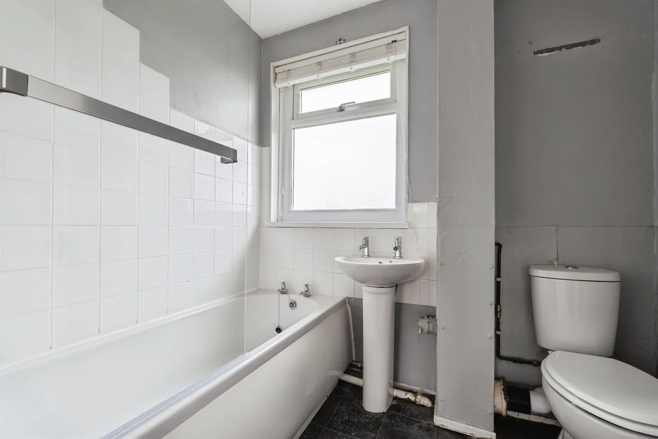 Sharpley Drive, East Leake, LE12, photo 17