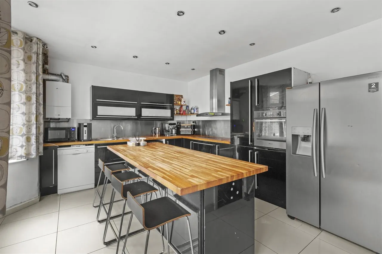 West Wycombe Road, High Wycombe, HP12, photo 3