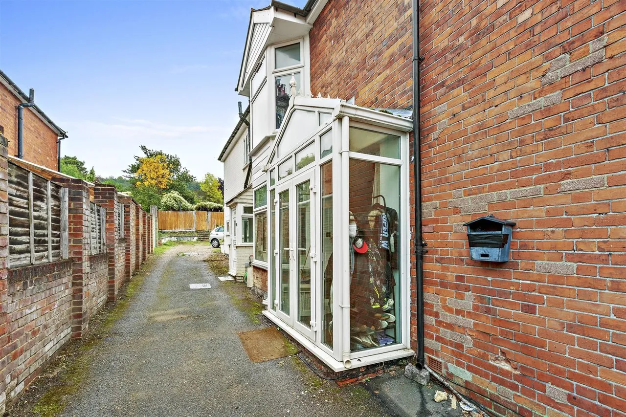 West Wycombe Road, High Wycombe, HP12, photo 15