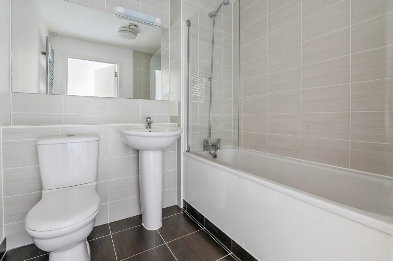 Broadis Way, Rainham, RM13, photo 13