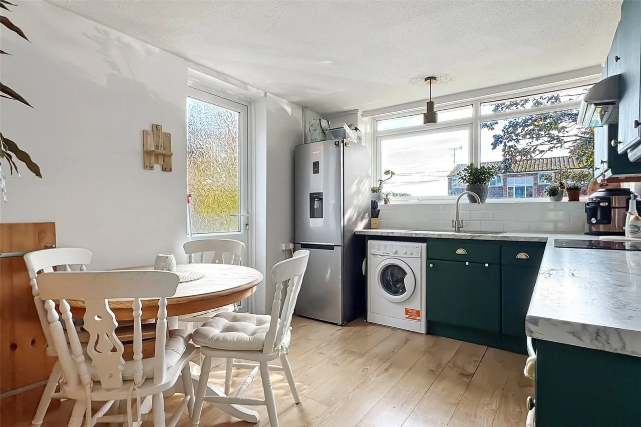 Worthing, BN14, photo 11