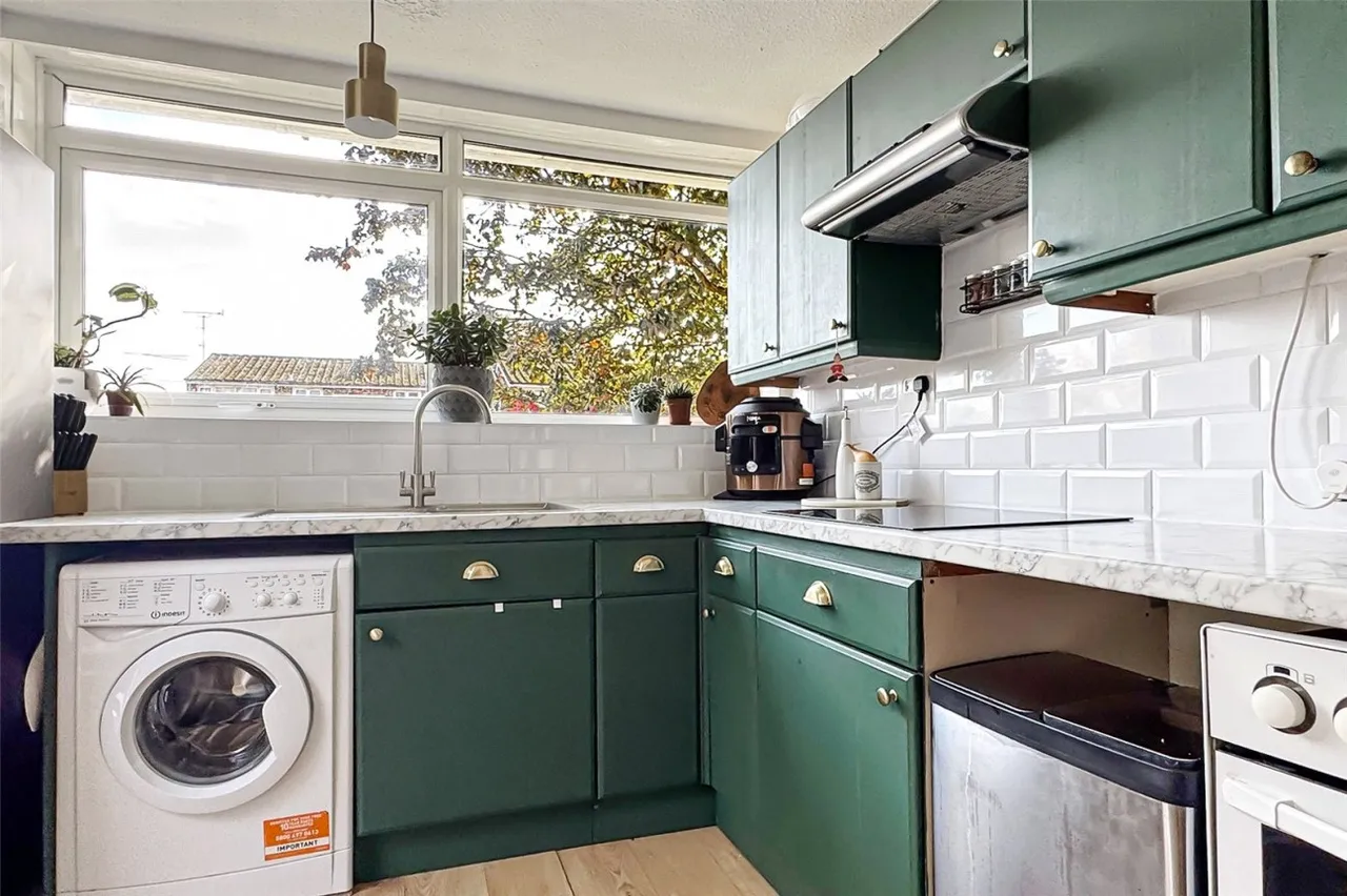 Worthing, BN14, photo 12