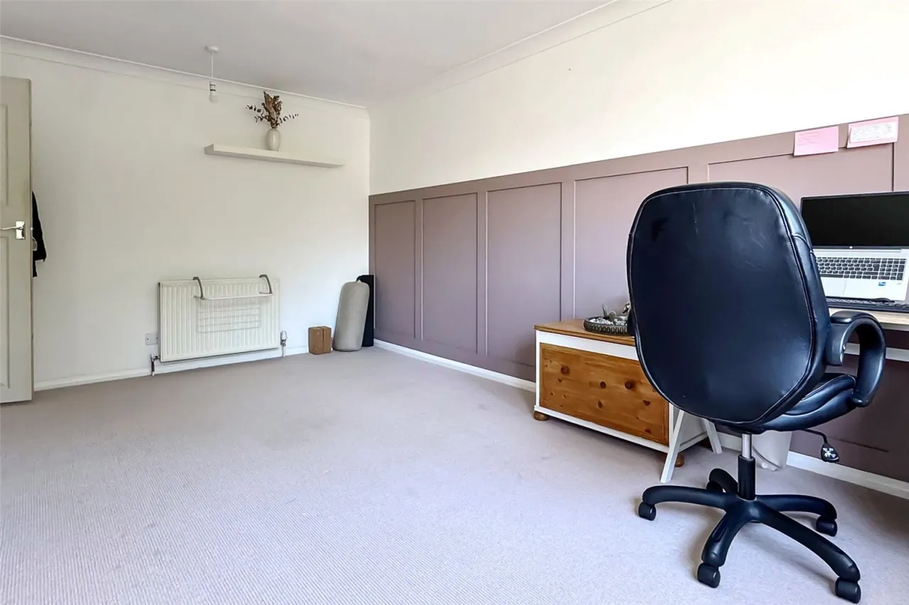 Worthing, BN14, photo 9