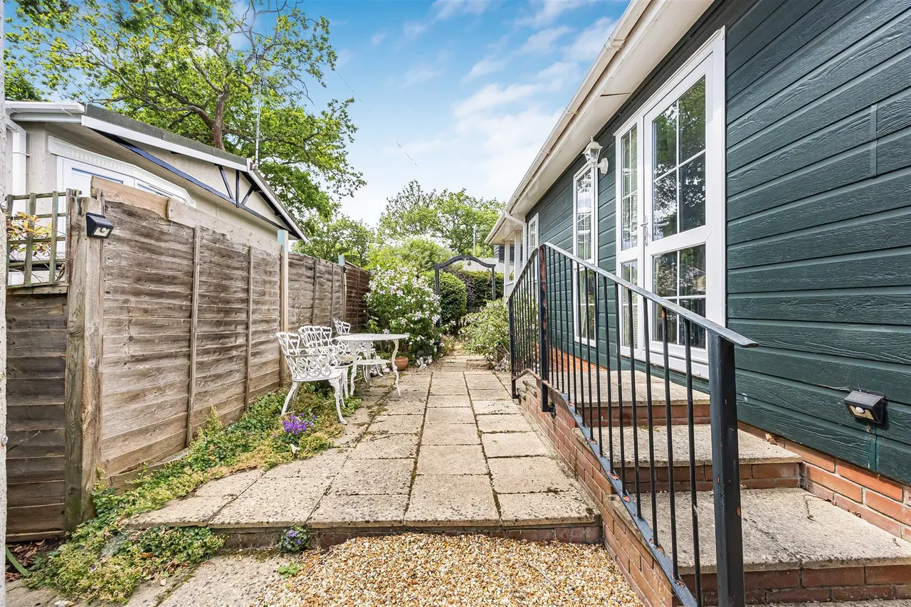 Garston Park, Tilehurst, RG31, photo 17