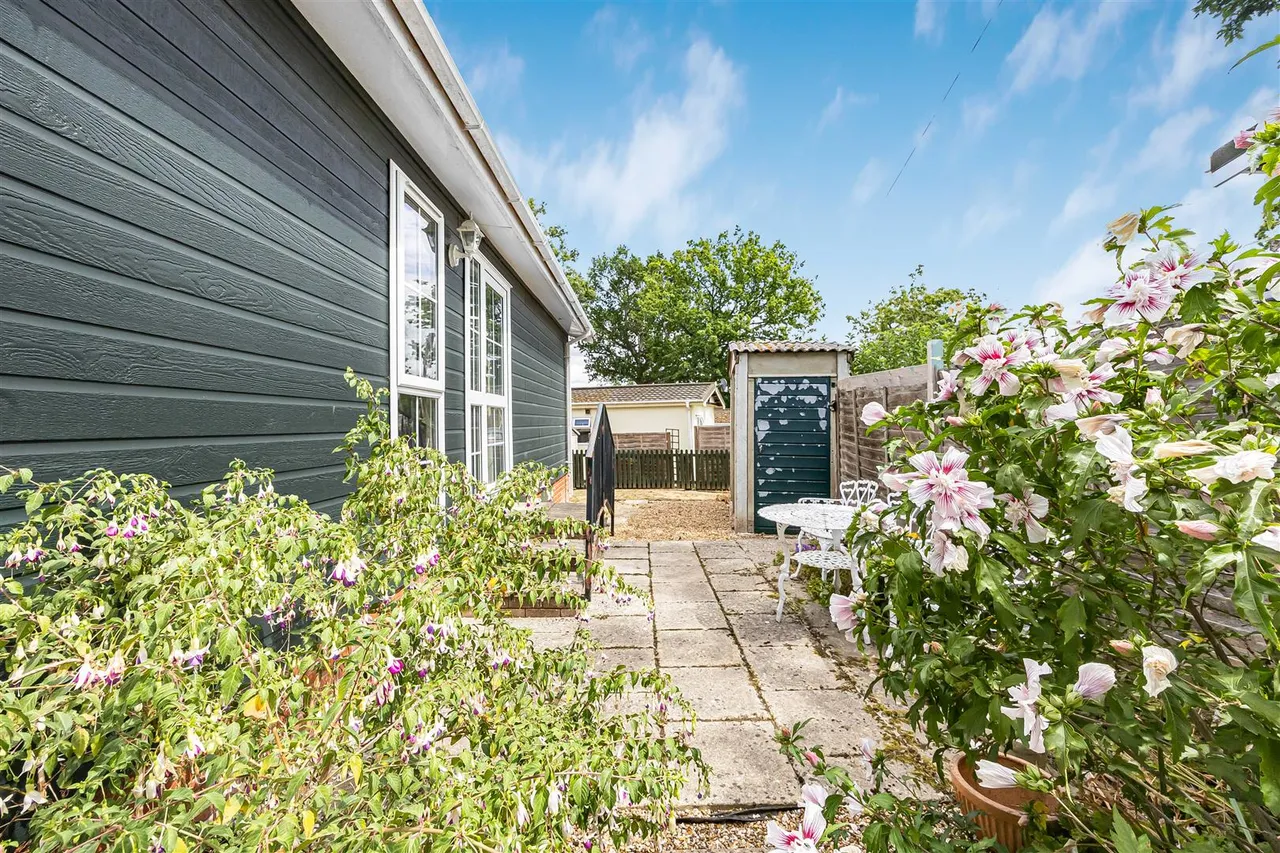 Garston Park, Tilehurst, RG31, photo 13