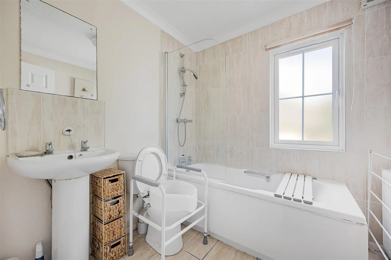 Garston Park, Tilehurst, RG31, photo 10