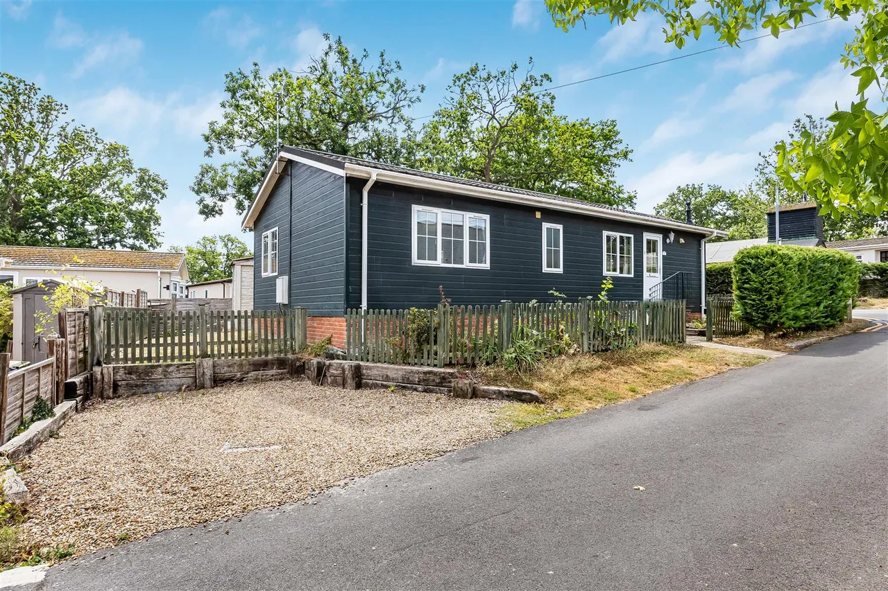 2 bed property for sale, Garston Park, Tilehurst, RG31