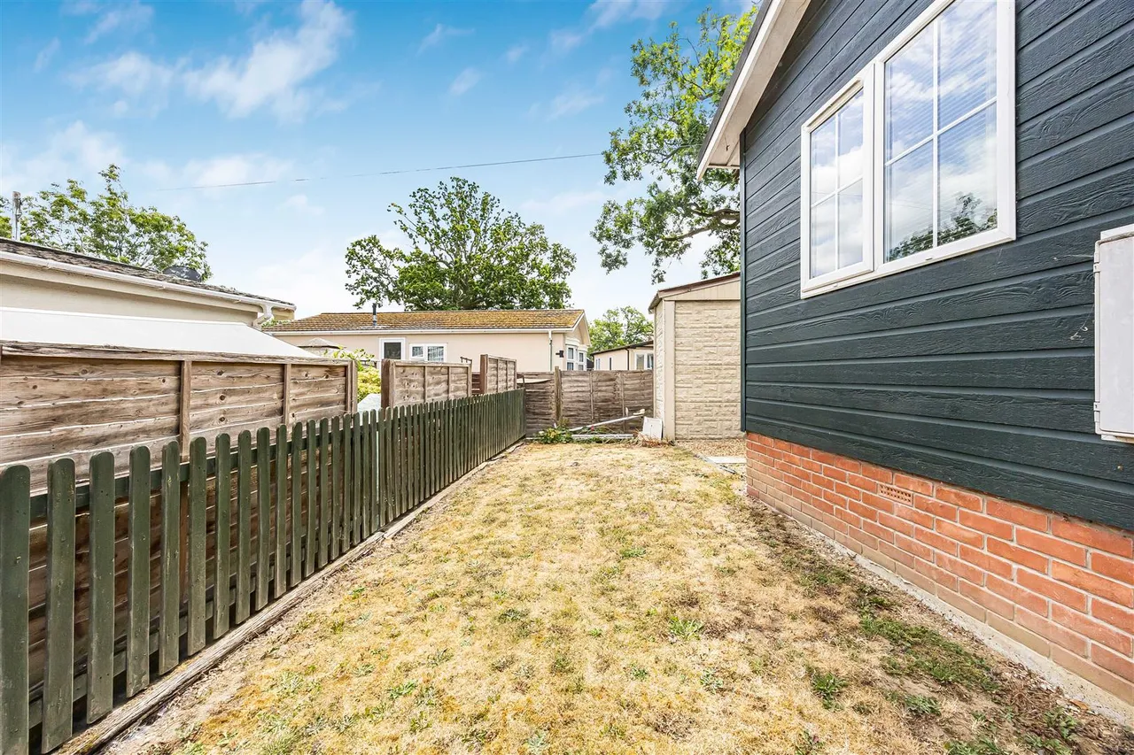 Garston Park, Tilehurst, RG31, photo 18