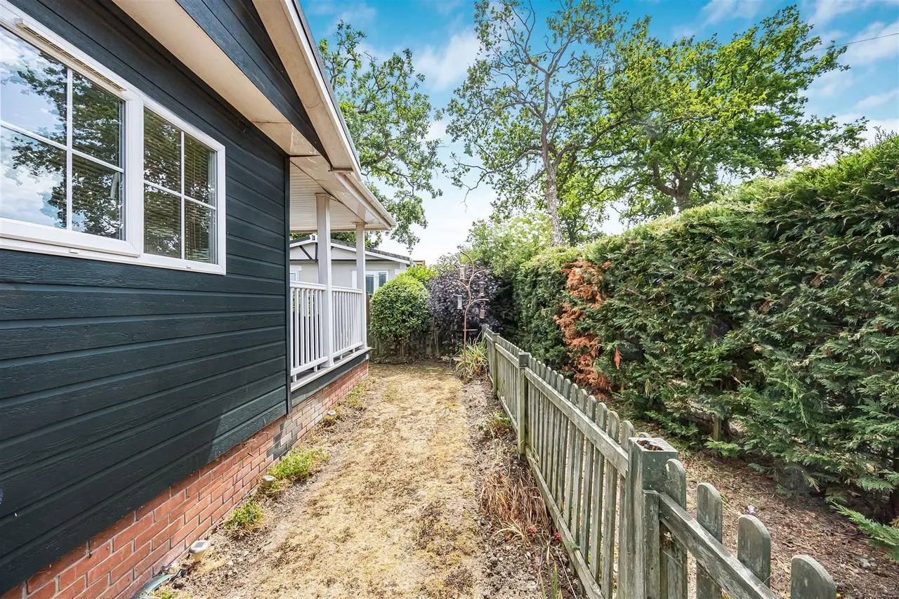 Garston Park, Tilehurst, RG31, photo 12