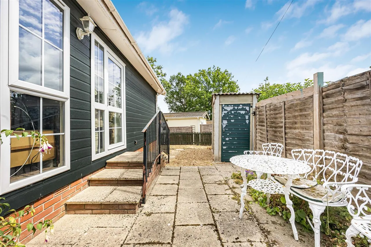 Garston Park, Tilehurst, RG31, photo 15