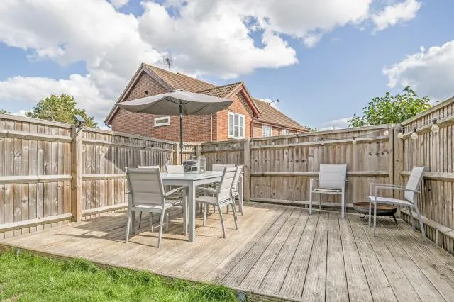 Cricketers Close, Bagshot, GU19, photo 20