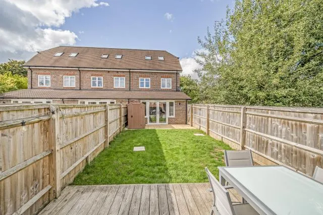 Cricketers Close, Bagshot, GU19, photo 21