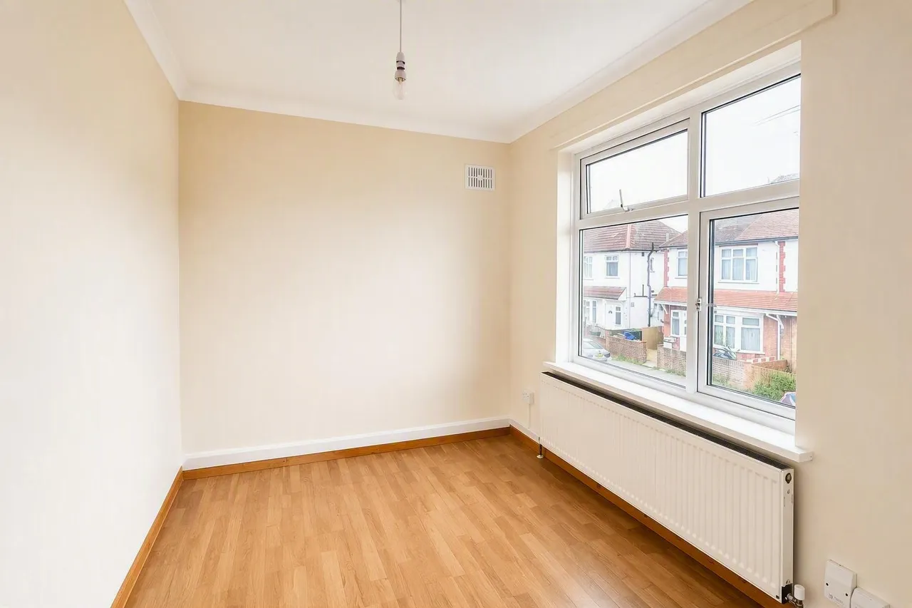 Standard Road, Hounslow, TW4, photo 3